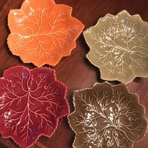 Fall theme. 10 inch plates. Set of 4